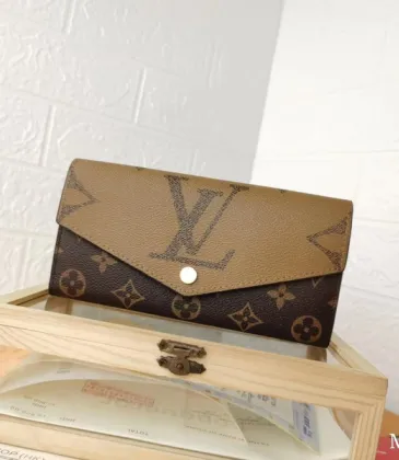 Louis Vuitton AAA+wallets #999934969