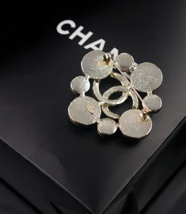 Chanel brooches #9127660