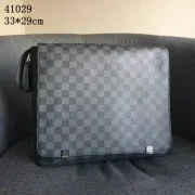 Louis Vuitton AAA+ Men's Messenger Bags #801629