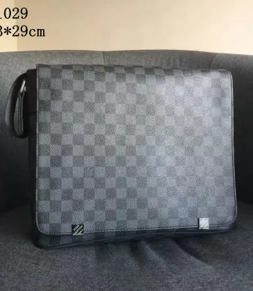 Louis Vuitton AAA+ Men's Messenger Bags #801629