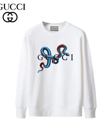 A classic Gucci sweatshirt featuring the iconic snake logo #A45572