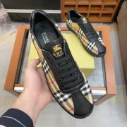 Burberry Shoes for Men's Sneakers #99905540